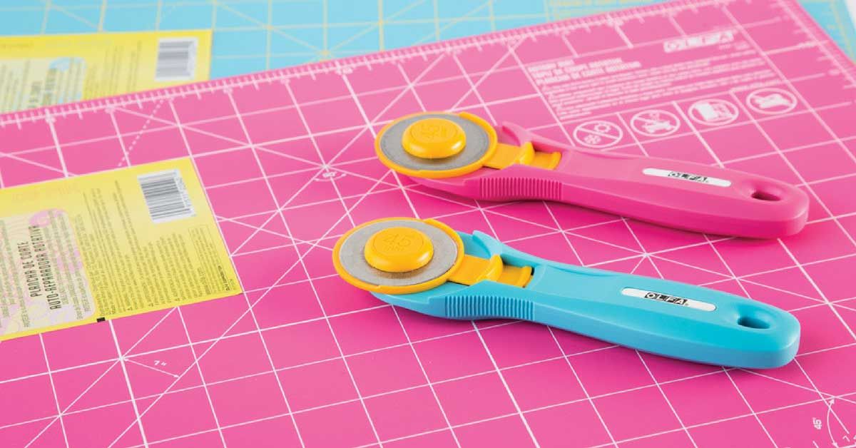 How to cut fabric with a Rotary Cutter - Rotary Cutters for Beginners -  Quilting for Beginners! 