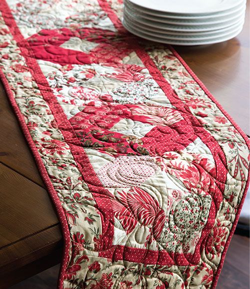Wreath Table Runner Pattern Download | Quilting Daily